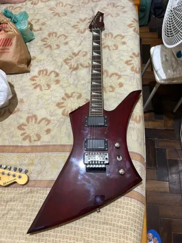 Guitarra Explorer Strinberg 