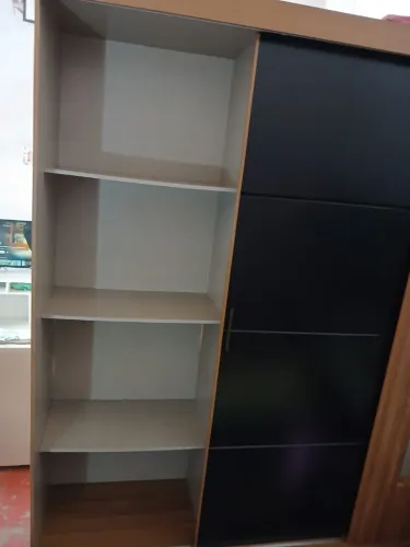 Guarda roupa leia o anúncio