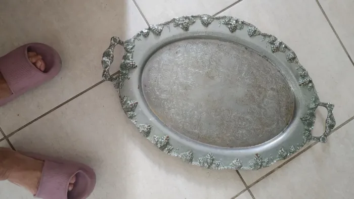 Bandeja de inox antiga precisando.polir