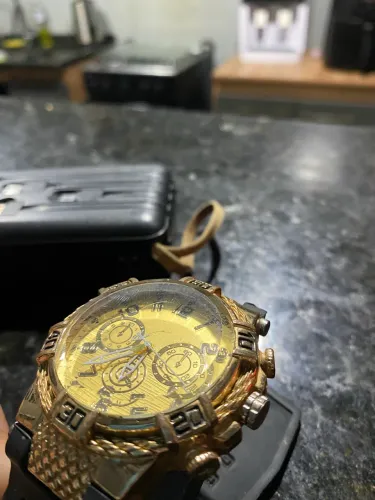 Vendo relógio com um carregador portátil de brinde!