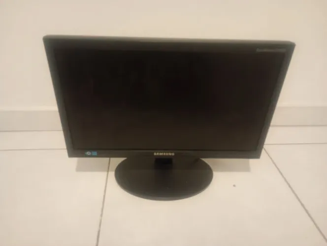 Vendo dois monitor 
