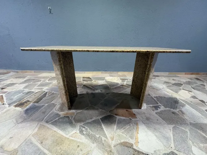 Mesa granito com base de apoio em granito