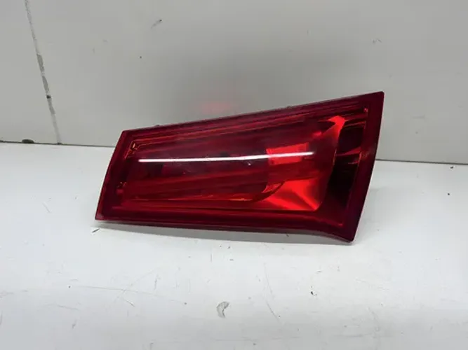 Lanterna Traseira Tampa Direita Citroen C4 Lounge  Direito/passageiro Vermelho