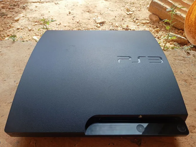 PlayStation 3 desbloqueado com dois controles original. Troco em um Xbox one ou no PS 4 