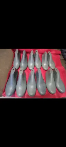 PÉ DE MANEQUIM DE VITRINE DE LOJA - FORMA DE CALÇADOS 