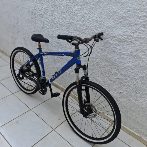 GTS M5 Azul e Branco
