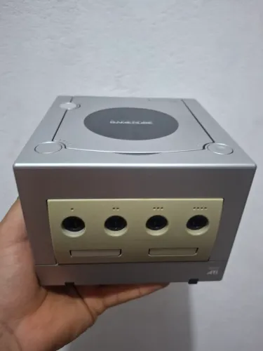 Game cube prata (leia a descrição)