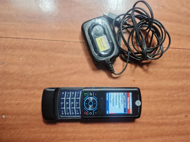 Telefone Motorola Rizr Z3 (deslizante) c/Carregador