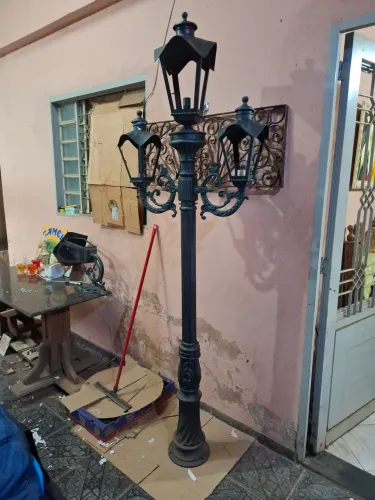 Poste colonial Sinhá. 