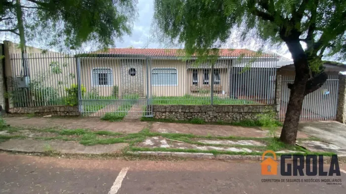 Casa para Venda em Campo Mourão, Centro, 3 dormitórios, 1 suíte, 3 banheiros, 1 vaga