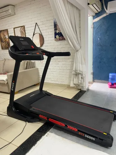 Esteira Elétrica Profissional Evox RTX5600S - Inclinação Eletrônica e Motor Potente