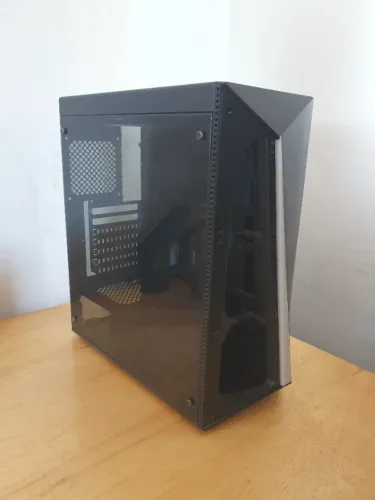 Gabinete Mid Tower