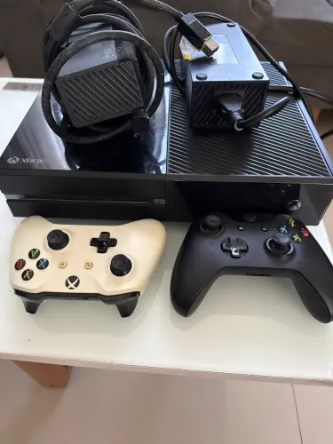 Xbox One 500 GB com defeito