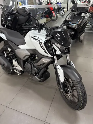 FZ 15 2027 - 18x sem juros no cartão, Financio sem entrada