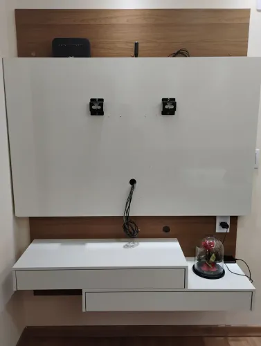 Painel TV com 2 gavetas 1,60L X 170A, para Tv até 50", em MDF e laqueado.