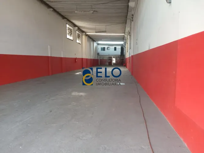 Galpão Comercial para Locação no Centro de Santos-SP: 3 Salas, 2 Banheiros, 2 Vagas de Gar