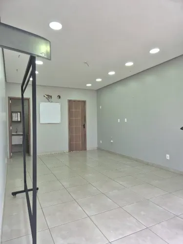 LINDA E ESPAÇOSA SALA COMERCIAL NO CONJ. ELDORADO