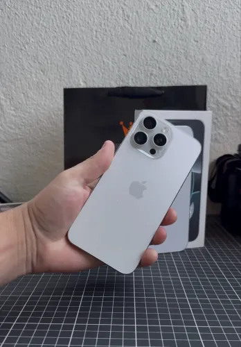 iPhone 16 Pro Max // 512GB - 256GB // SemiZero // 18x cartão