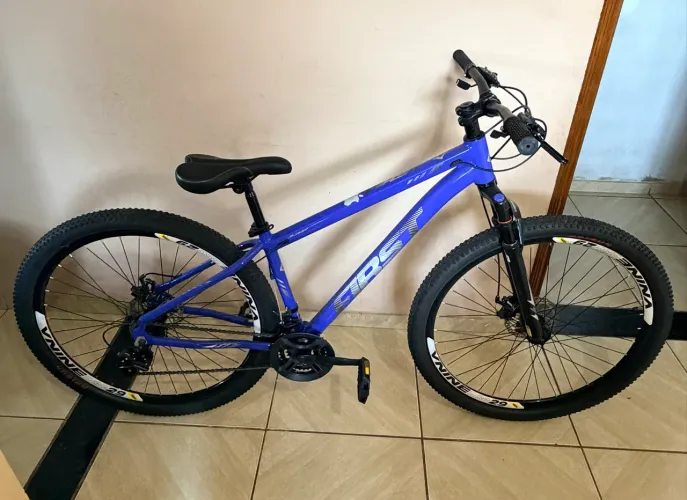 Vende-se Bicicleta First Aro 29 Smitt 21V Freio a Disco Azul Hunter/Prata