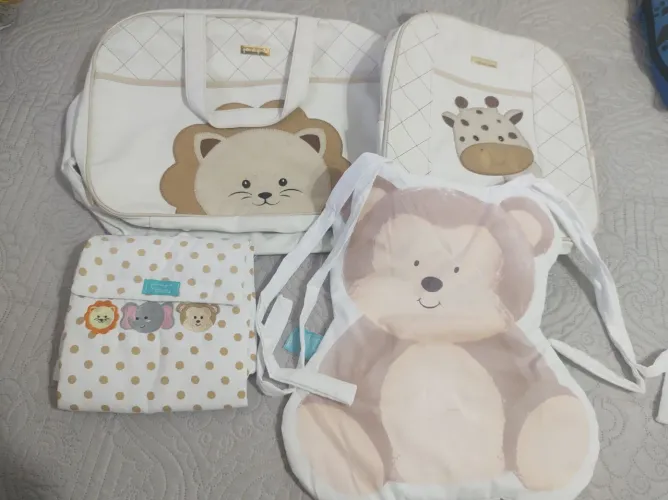 Kit maternidade, Mala, Mochila, Trocador e porta fraldas. Marca Grão de Gente