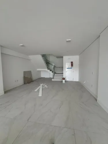 SALA COMERCIAL PARA LOCAÇÃO NA AVENIDA DO ESTADO EM BALNEÁRIO CAMBORIÚ
