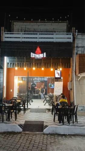Repasso restaurante em pleno funcionamento