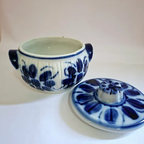 Porcelana Monte Sião, feita a mão tradicionalmente em MG - Pote Vintage Sopeira etc 13x11