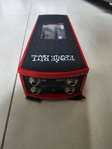 Pedal de volume e afinador digital