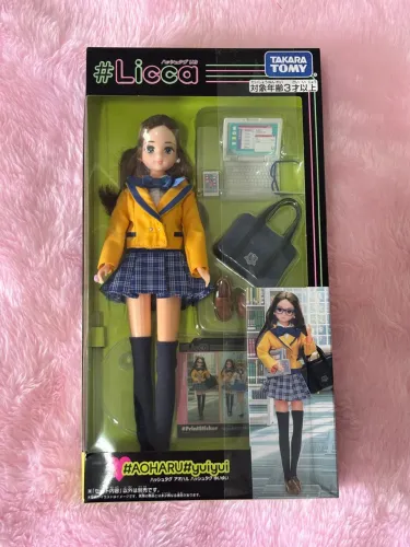 Boneca Licca Takara Tomy na caixa