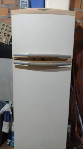 Geladeira com problema no ventilador e borracha