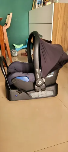 Carrinho de bebê e bebê conforto Maxi Cosi