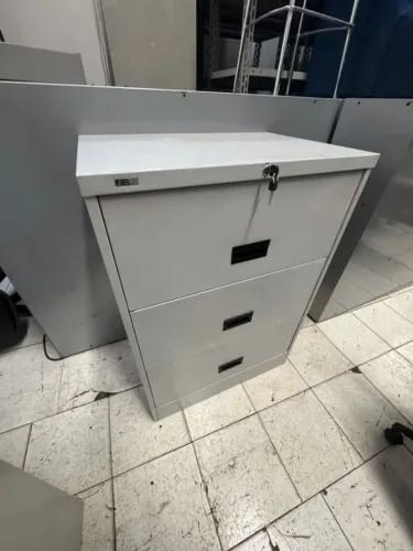 Vendo Arquivo de Escritório 3 Gavetas - Ferro - Com Chave - Seminovo