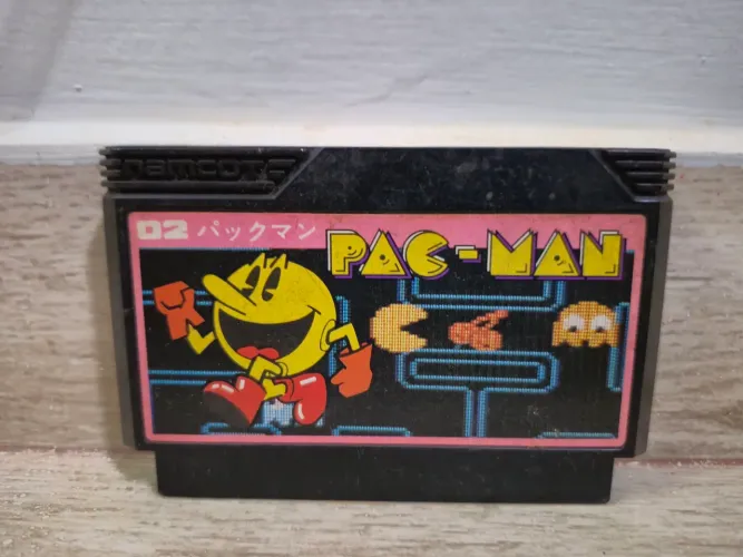 Pac-Man da Namco para o console Famicom/NES. 