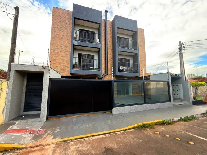 APARTAMENTO MOBILIADO À VENDA NO ED. RESIDENCIAL MANHATTAN - REGIÃO CENTRAL DE APUCARANA.
