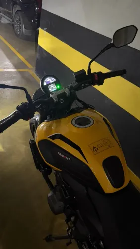 Trident 660 Triumph 690km! 26/26 Raridade c os plasticos