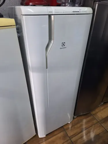 Geladeira RFE39 Electrolux