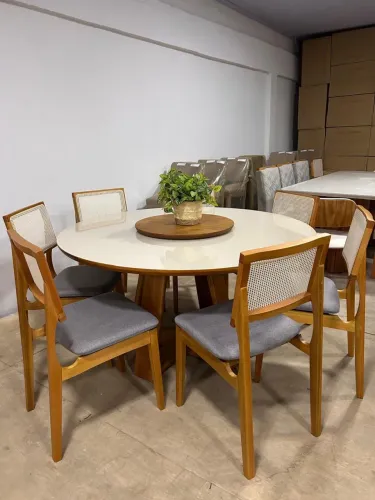 Mesa completa de madeira