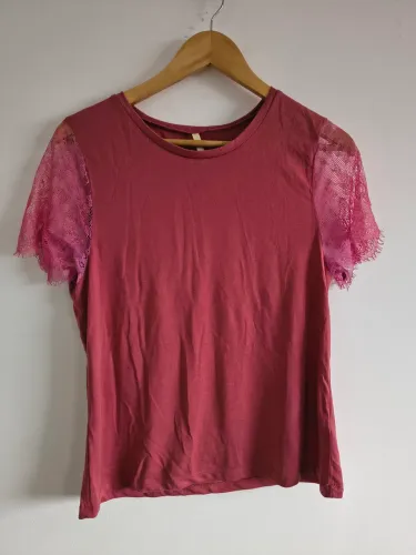 Blusa Salmão com Mangas em Renda