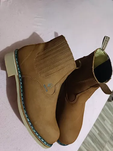 Vendo 2 par de butinas novas tamanho 40