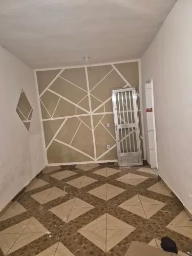 Vende-se baixa do sapateiro