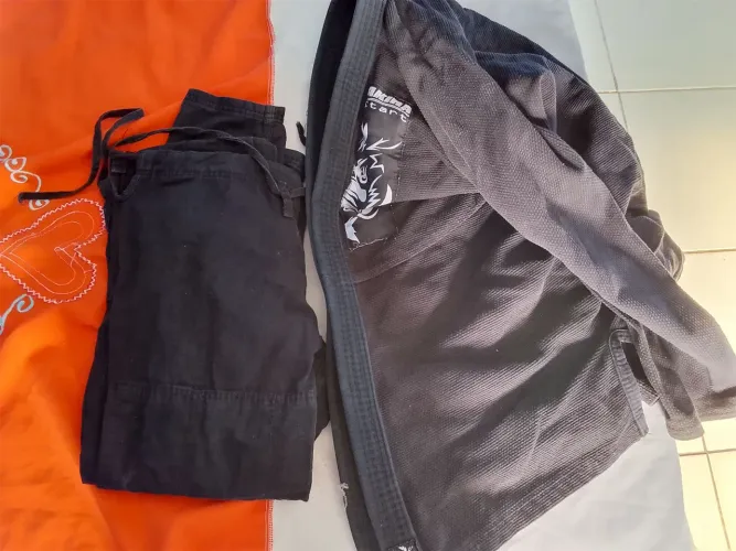 VENDO KIMONO A2 acompanha faixa!