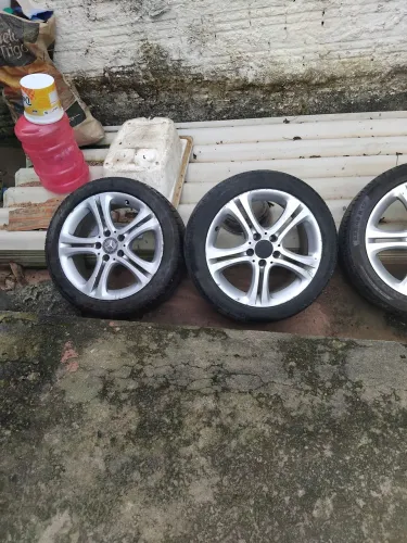 Vendo lindas rodas da Mercedes bens tudo hoje por 1.800 pra botar preço