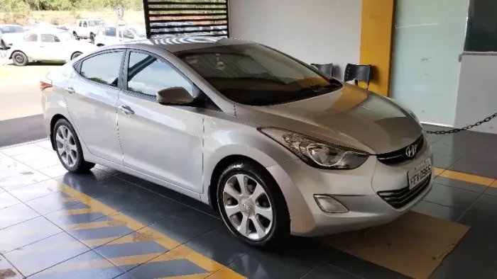 Hyundai Elantra GLS 1.8 16V Aut. 2013