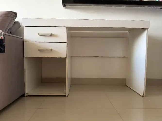 Mesa de escritório com 02 gavetas