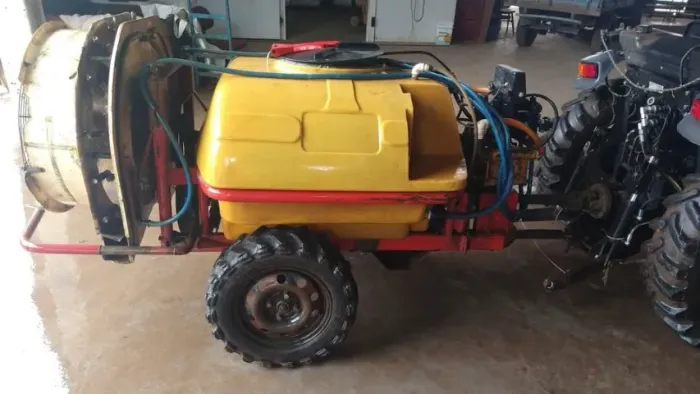 reboque pulverizador jacto
