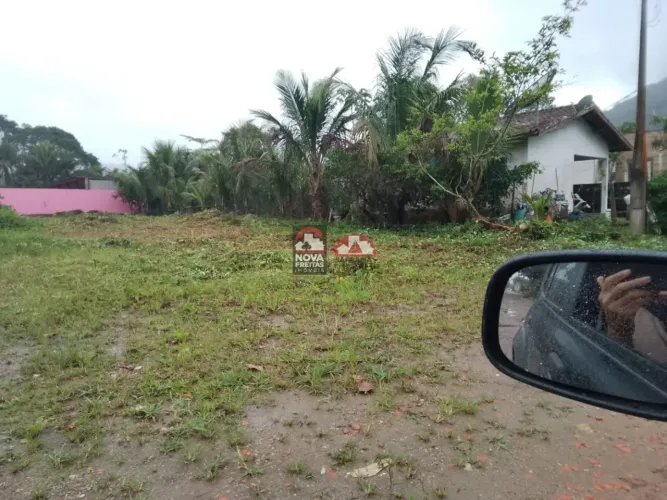 Oportunidade: Terreno de 400m., perfeito para construir a casa do seu sonho com piscina.