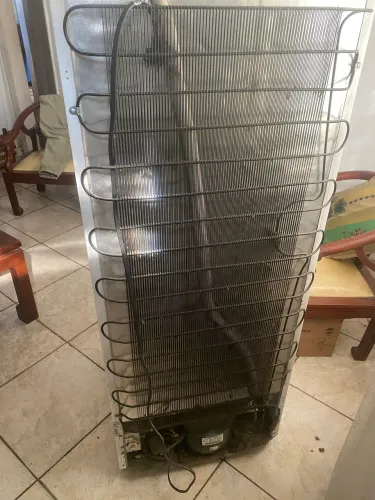 Freezer novinho quem olhar compra. Tudo nele é de fábrica