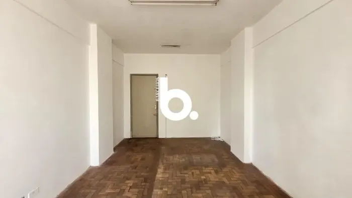 Sala Comercial 23m² com Banheiro Privativo na Galeria do Rosário