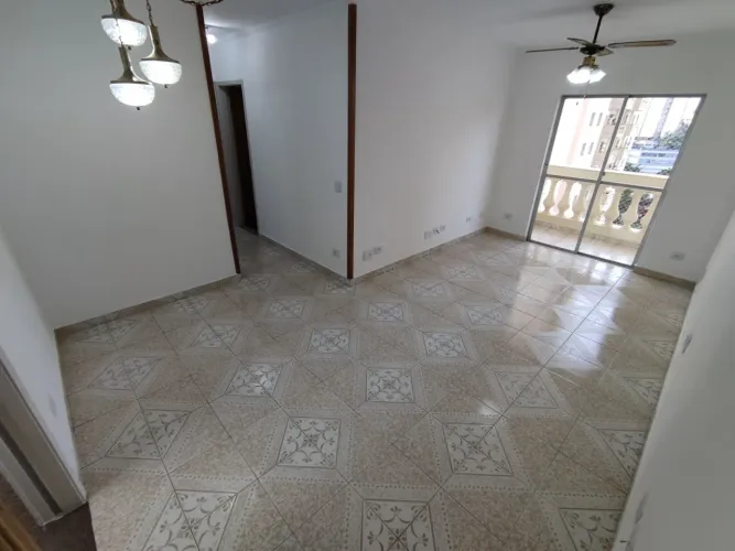 Apartamento Aluguel, 80 m2, com Armários, 2 Quartos, Suite, Varanda, 1 Vaga Livre e Cobert