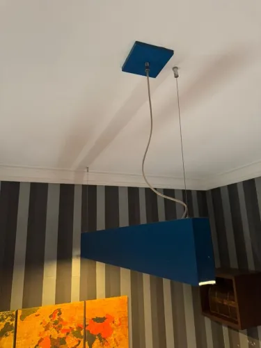 Pendente Linear Moderno Azul - Luminária de Alto Padrão para Escritório, Sala ou Mesa